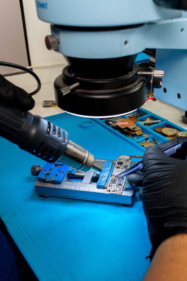 Hot air rework station desoldering a component from a circuit board