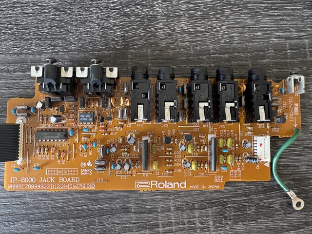 Roland JP-8000 output board and audio jacks before repair