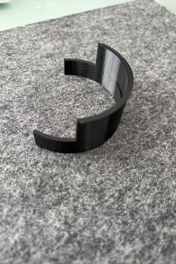 Customer photo of the completed black 3D-printed curved bracket