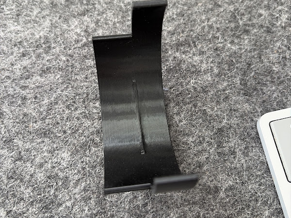 Customer photo showing the reverse side of the black 3D-printed bracket