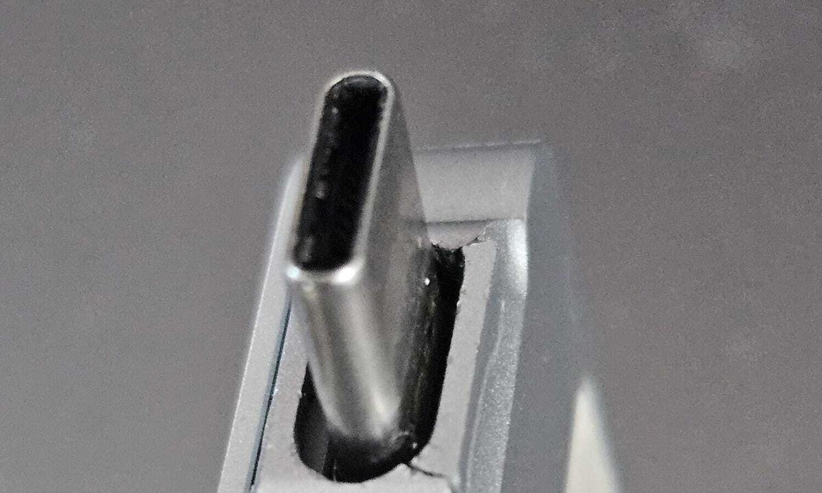 The Lexar Go case cracked beside the USB-C plug opening